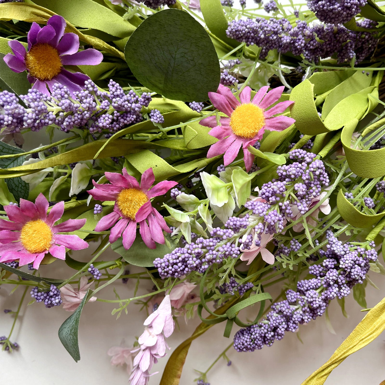 24 Inch Spring and Everyday Greenery Wild Flower Wreath for Front Door, Mixed Green Leaves and Flower Wreath for Indoor and Outdoor Use, Everyday Flower Wreath for Home Decor